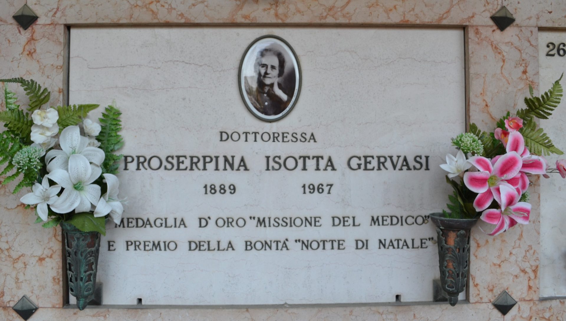 Isotta%20Gervasi%27s%20tomb%20%281%29.jpg